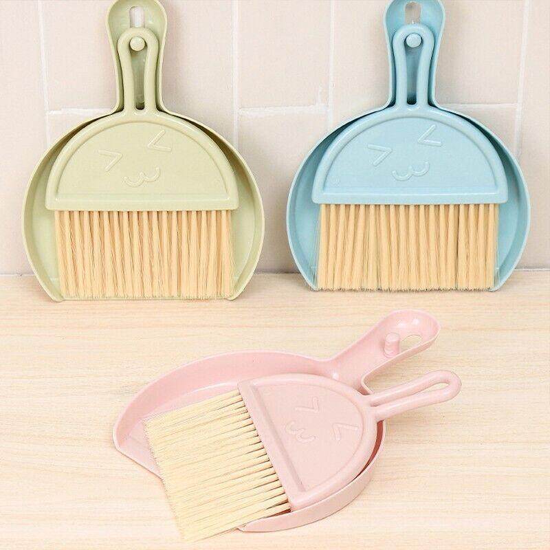 Mini Desktop Sweep Cleaning Brush Keyboard Brush Small Broom Dustpan Set - Green