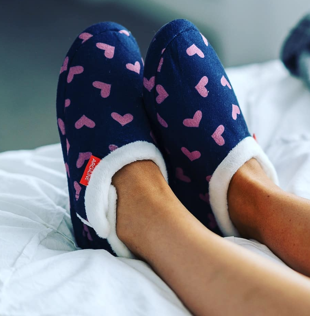 ARCHLINE Orthotic Slippers CLOSED Arch Scuffs Moccasins Pain Relief in Navy Hearts - EUR36