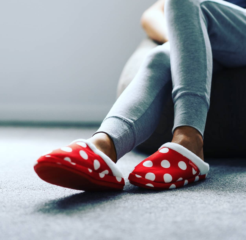 ARCHLINE Orthotic Slippers Slip On Scuffs Pain Relief Moccasins - Red Polka Dot - EUR 36 (Womens US 5)
