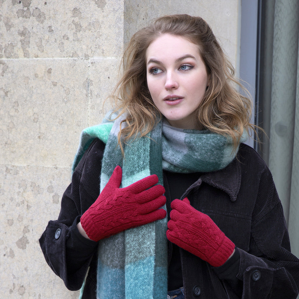 Dents Womens Cable Knit Gloves in Berry