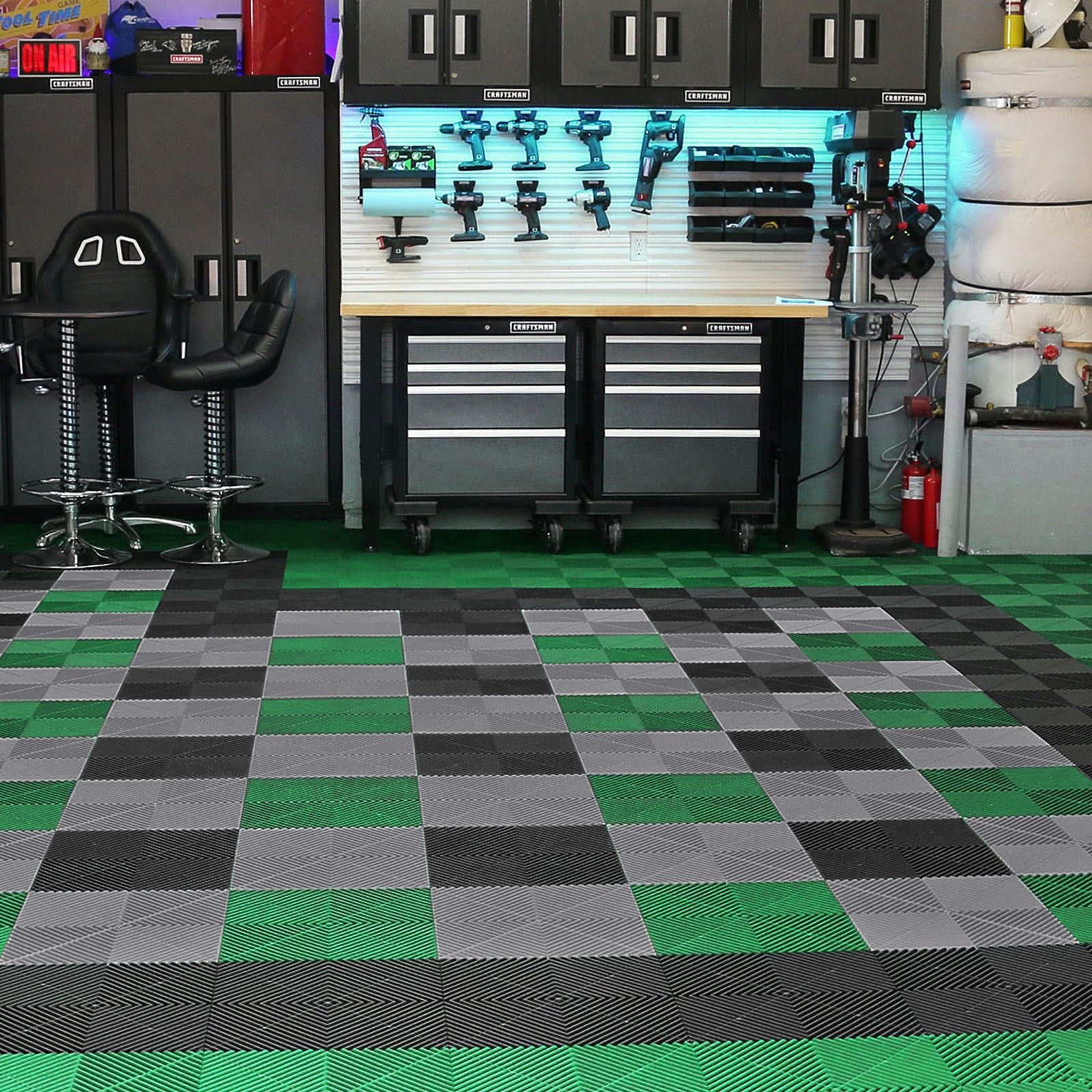 VEVOR Interlocking Drainage Mat, 31 x 31 cm Modular Interlocking Cushion, 50 Pcs Splicing Drainage Mats, Non-Slip Gray PP Drainage Floor Tile and Shower Mat, for Garage, Garden, Kitchen & Outdoor