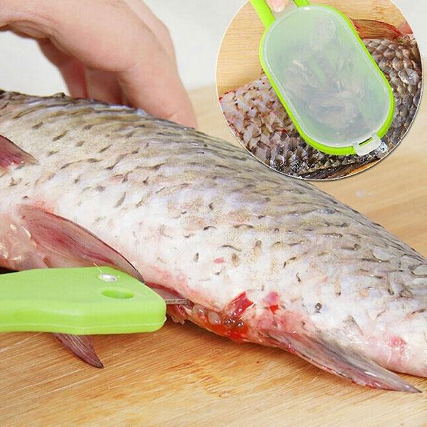2 In 1 Plastic Fishing Scale Brush With Built-in Scale Scoop