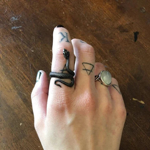 Adjustable Snake Fashion Ring for Men and Women Open Ring Lucky Luxury Snake Finger Rings Silver Color Design Jewellery
